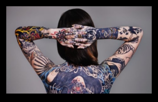 אלגוריות מקועקעות החושפות את המשמעויות הנסתרות של אמנות הגוף 3 אלגוריות מקועקעות: נרטיבים סמליים פותרים