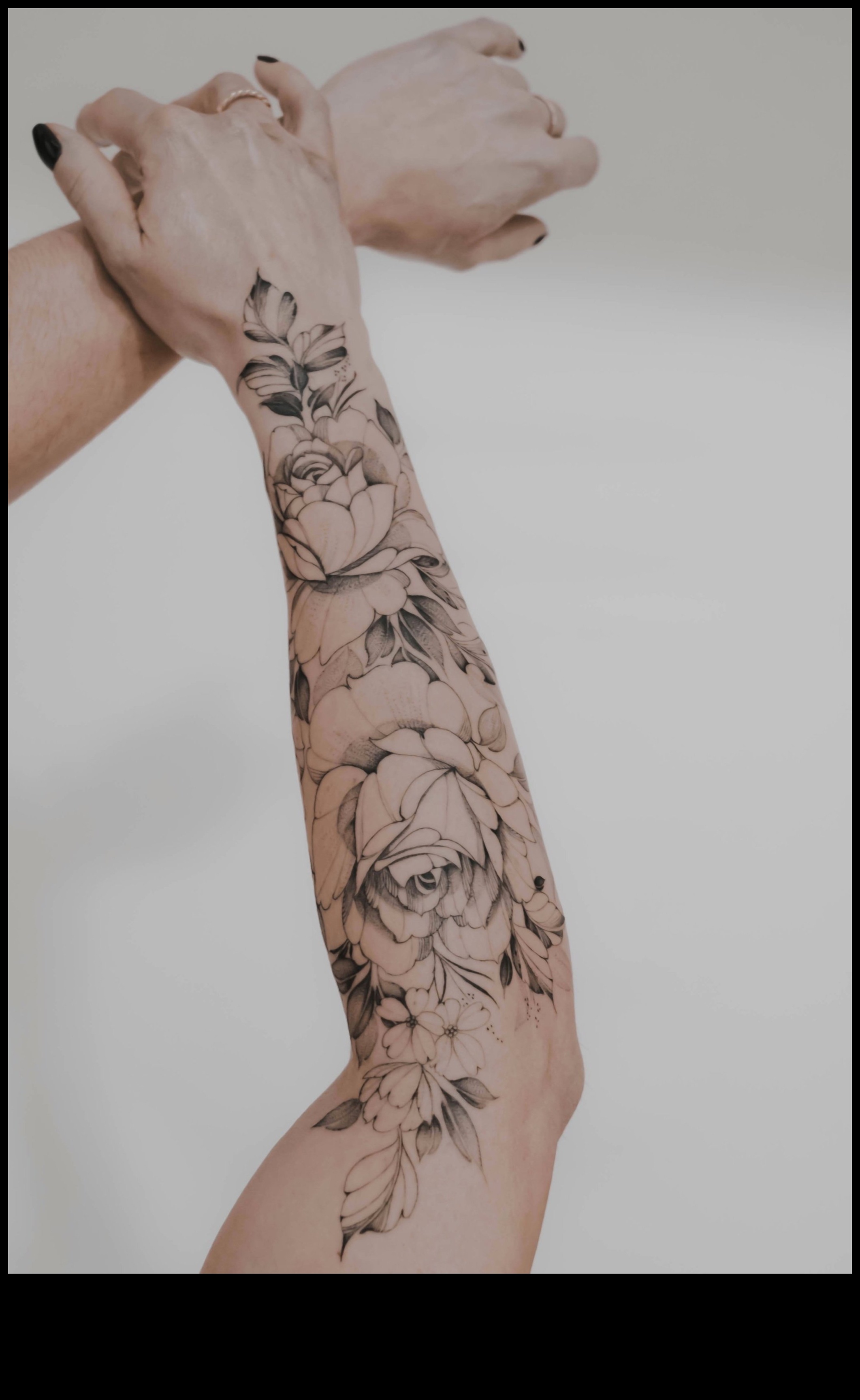 גנים סודיים: חקור את עולם הקעקועים הנסתרים על היד