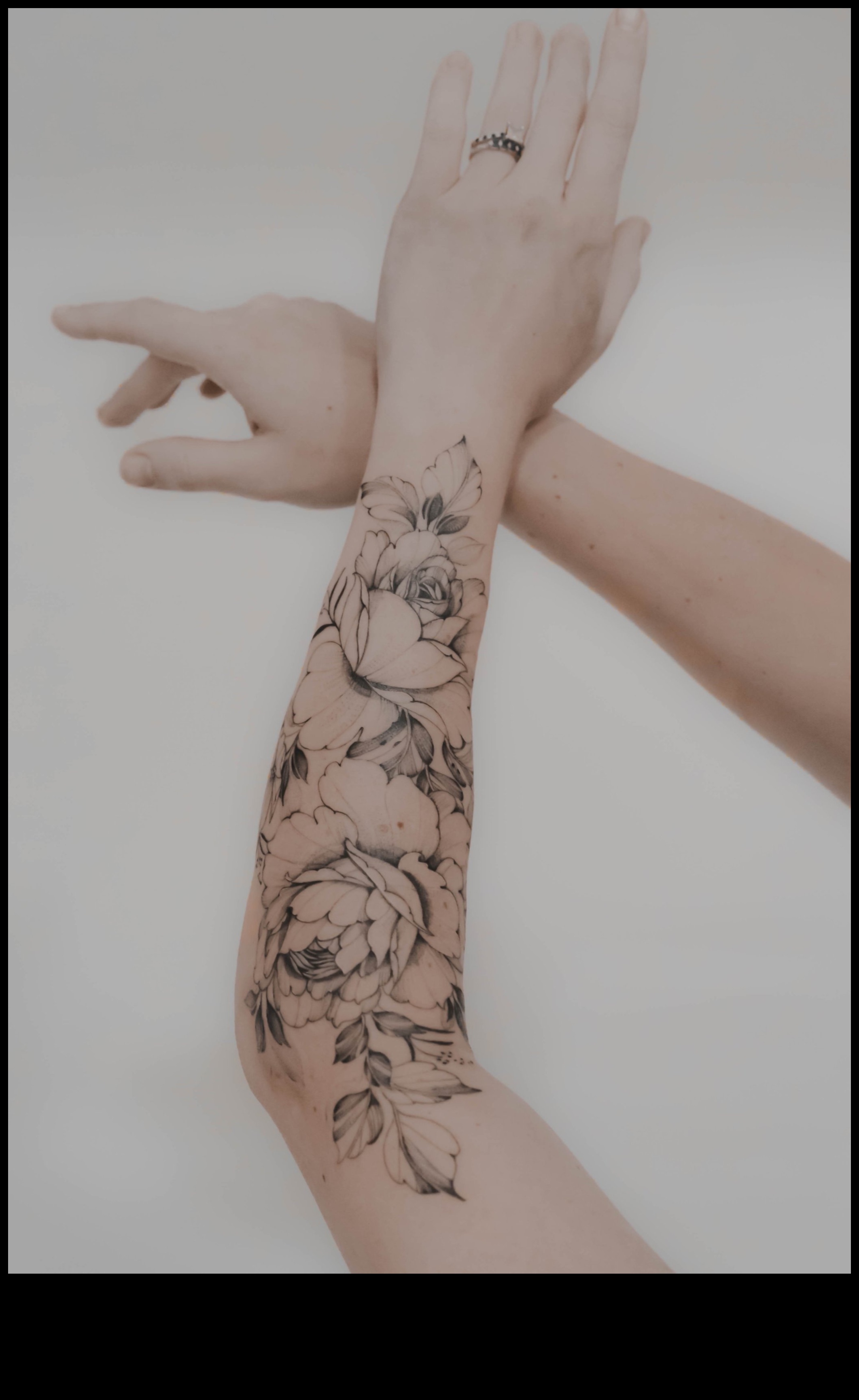 גנים סודיים: חקור את עולם הקעקועים הנסתרים על היד