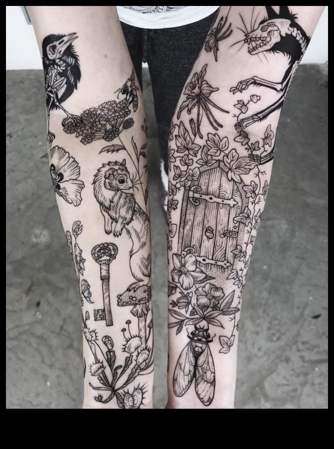 גנים סודיים: חקור את עולם הקעקועים הנסתרים על היד