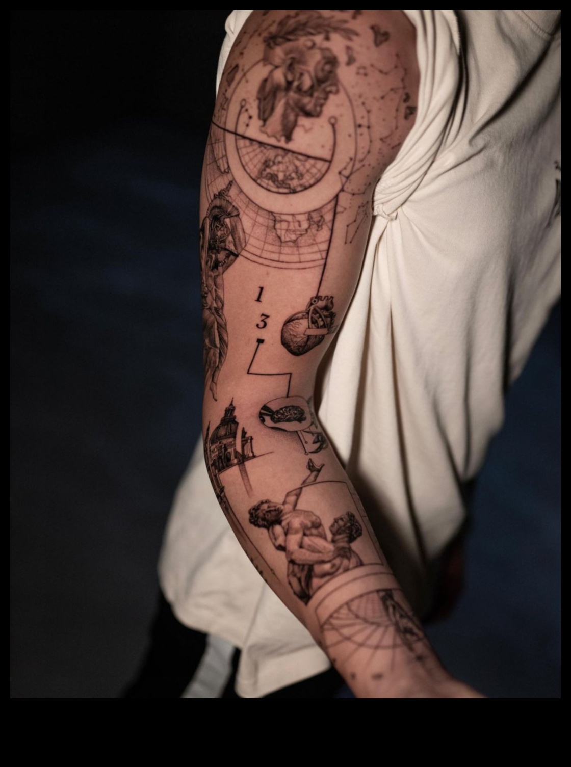 Canvas Chronicles קעקועים שמספרים סיפורים בהקלה מודגשת 2 Canvas Chronicles: סיפורים שנחשפו באמצעות קעקועים מפוסלים