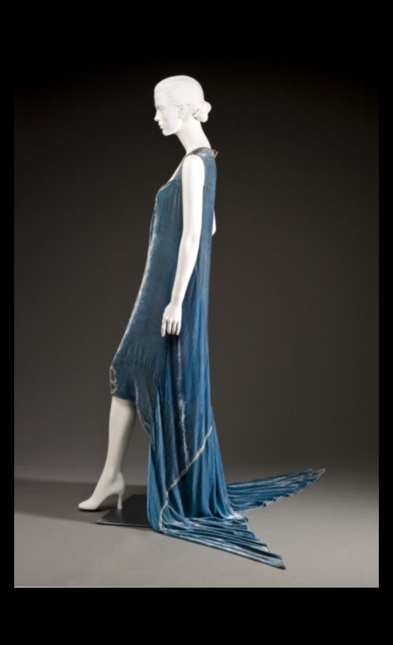 אלגנטיות ארעית: כרוניקות מעוצבות על הקרסוליים