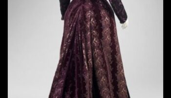 אלגנטיות ארעית: כרוניקות מעוצבות על הקרסוליים