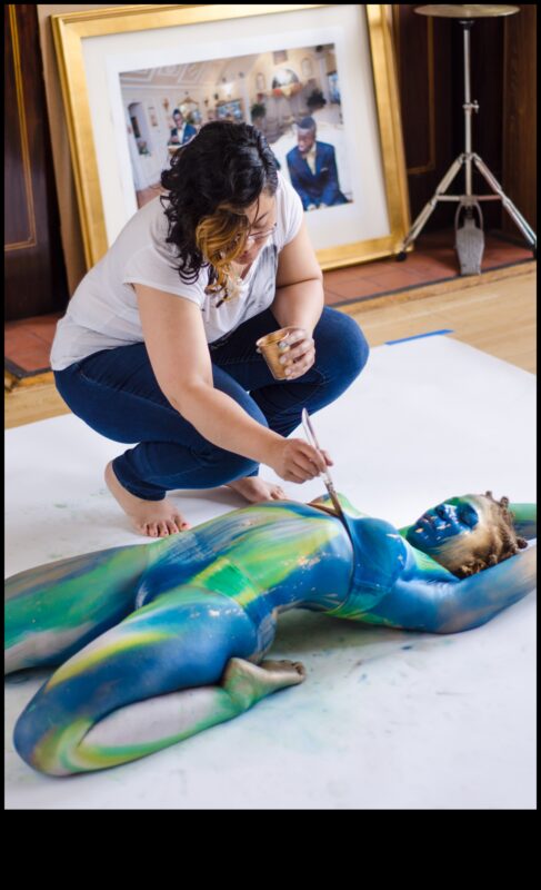 בדי קנבסים חיים: היופי של האמנות המולבשת על הגוף