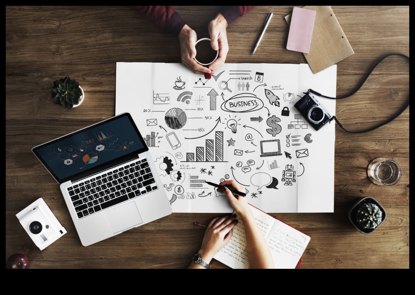 נאום מקוון: שליטה בטכניקות שכנוע בתקשורת דיגיטלית